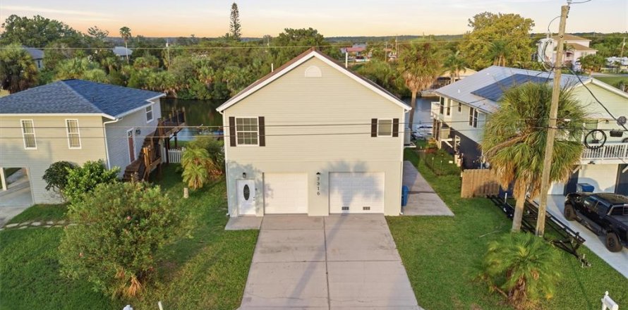 Villa ou maison à Hernando Beach, Floride 3 chambres, 154.68 m2 № 2203517