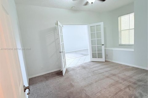 House in Coral Springs, Florida 4 bedrooms, 253.25 sq.m. № 2038585 - photo 18