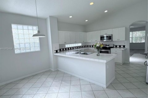 House in Coral Springs, Florida 4 bedrooms, 253.25 sq.m. № 2038585 - photo 8