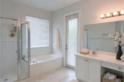 House in Coral Springs, Florida 4 bedrooms, 253.25 sq.m. № 2038585 - photo 16