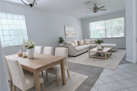 House in Coral Springs, Florida 4 bedrooms, 253.25 sq.m. № 2038585 - photo 21