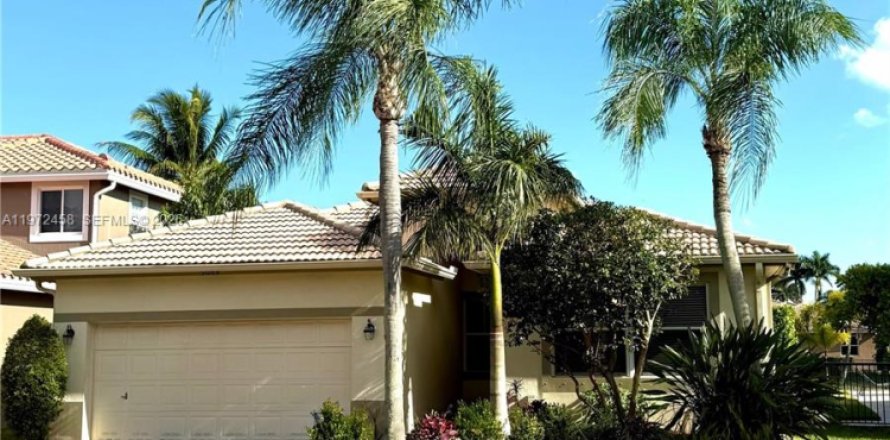 House in Coral Springs, Florida 4 bedrooms, 253.25 sq.m. № 2038585