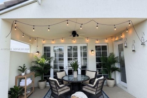 House in Coral Springs, Florida 4 bedrooms, 253.25 sq.m. № 2038585 - photo 3