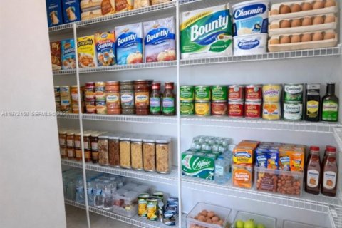 House in Coral Springs, Florida 4 bedrooms, 253.25 sq.m. № 2038585 - photo 9