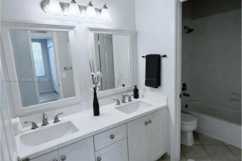 House in Coral Springs, Florida 4 bedrooms, 253.25 sq.m. № 2038585 - photo 25