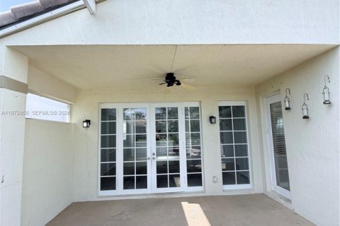 House in Coral Springs, Florida 4 bedrooms, 253.25 sq.m. № 2038585 - photo 4