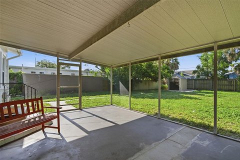 House in Tampa, Florida 3 bedrooms, 117.06 sq.m. № 2236311 - photo 29