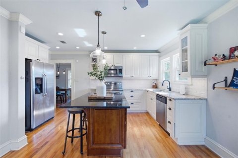 House in Tampa, Florida 3 bedrooms, 117.06 sq.m. № 2236311 - photo 6