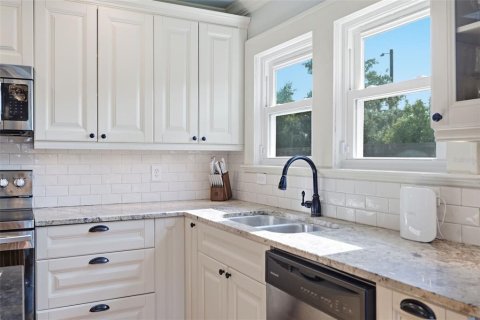 House in Tampa, Florida 3 bedrooms, 117.06 sq.m. № 2236311 - photo 8