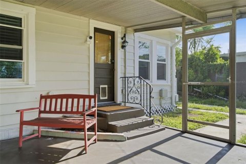 House in Tampa, Florida 3 bedrooms, 117.06 sq.m. № 2236311 - photo 30