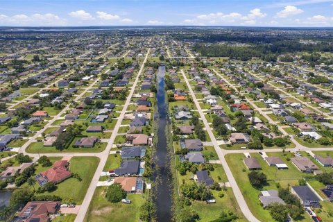 Villa ou maison à vendre à Cape Coral, Floride: 3 chambres, 131.92 m2 № 2389414 - photo 2