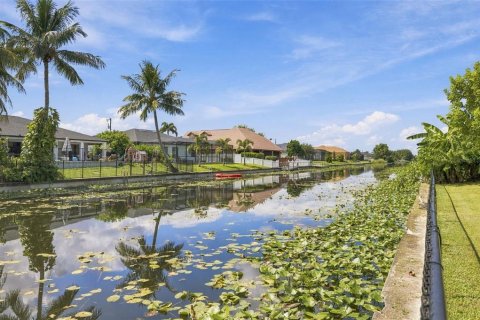Villa ou maison à vendre à Cape Coral, Floride: 3 chambres, 131.92 m2 № 2389414 - photo 4
