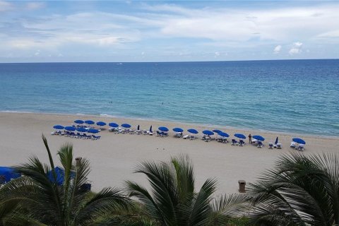 Снять в аренду кондоминиум в Санни-Айлс-Бич, Флорида 2 спальни, 120.87м2, № 1222491 - фото 1