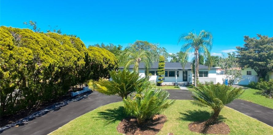 Villa ou maison à Saint Petersburg, Floride 3 chambres, 178.47 m2 № 2147618