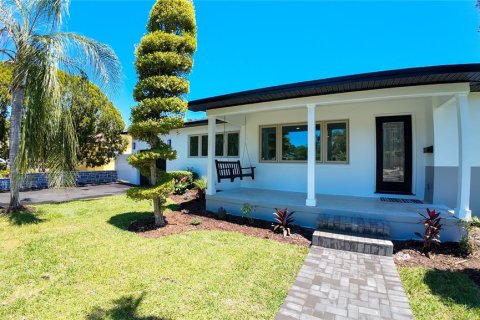 Villa ou maison à vendre à Saint Petersburg, Floride: 3 chambres, 178.47 m2 № 2147618 - photo 6