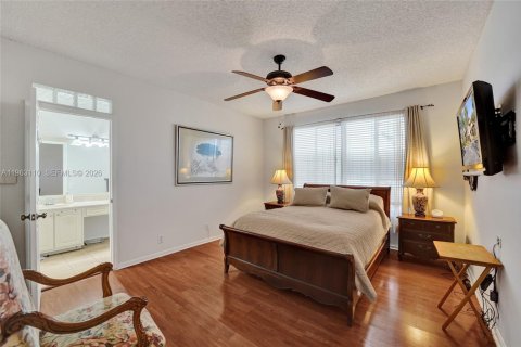 Снять в аренду таунхаус в Плантация, Флорида 3 спальни, 137.5м2, № 2042919 - фото 23