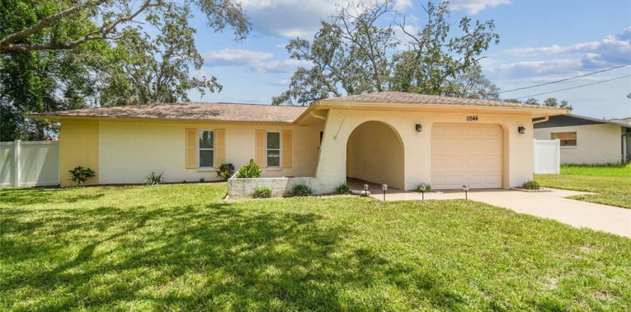 House in Spring Hill, Florida 2 bedrooms, 104.79 sq.m. № 1869009