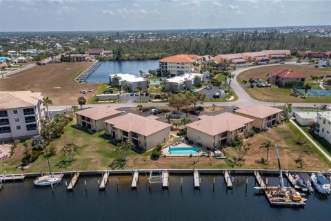 Copropriété à vendre à Punta Gorda, Floride: 2 chambres, 76.74 m2 № 2101372 - photo 4