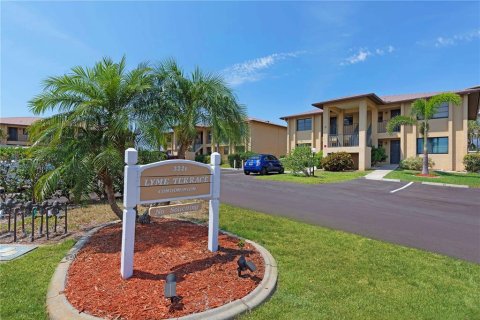 Condo in Punta Gorda, Florida, 2 bedrooms № 2101372