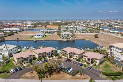 Copropriété à vendre à Punta Gorda, Floride: 2 chambres, 76.74 m2 № 2101372 - photo 2