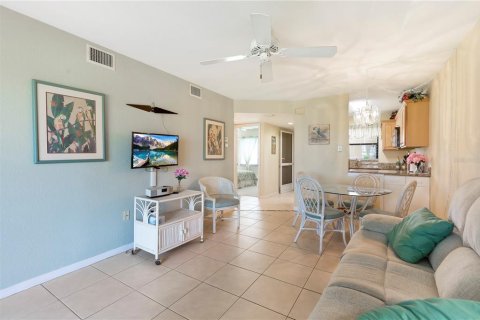 Copropriété à vendre à Punta Gorda, Floride: 2 chambres, 76.74 m2 № 2101372 - photo 6
