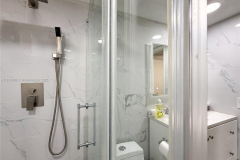 Condominio en venta en Palm Springs, Florida, 1 dormitorio, 73.39 m2 № 1762980 - foto 20