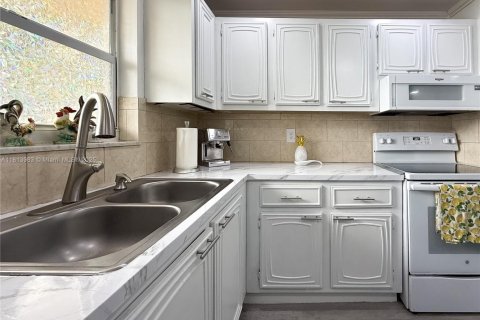 Condominio en venta en Palm Springs, Florida, 1 dormitorio, 73.39 m2 № 1762980 - foto 25
