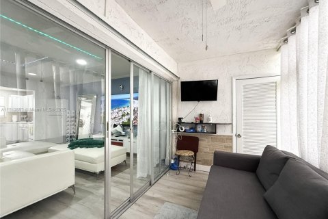 Condominio en venta en Palm Springs, Florida, 1 dormitorio, 73.39 m2 № 1762980 - foto 28