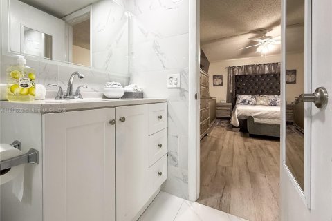 Condominio en venta en Palm Springs, Florida, 1 dormitorio, 73.39 m2 № 1762980 - foto 21