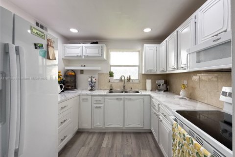 Condominio en venta en Palm Springs, Florida, 1 dormitorio, 73.39 m2 № 1762980 - foto 23