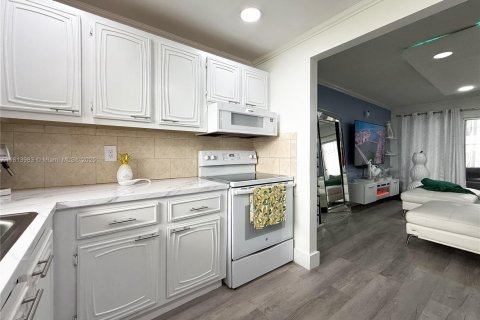 Condominio en venta en Palm Springs, Florida, 1 dormitorio, 73.39 m2 № 1762980 - foto 24