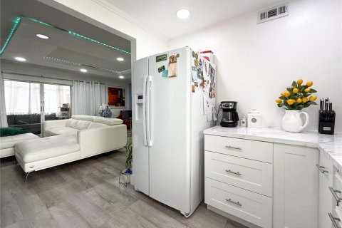 Condominio en venta en Palm Springs, Florida, 1 dormitorio, 73.39 m2 № 1762980 - foto 26