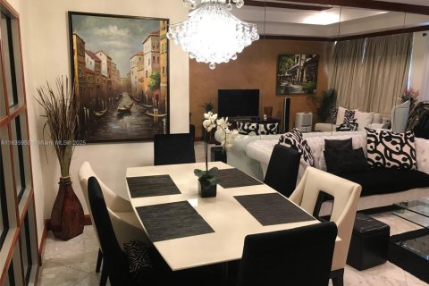 Condo in Miami Beach, Florida, 1 bedroom  № 1940729 - photo 10