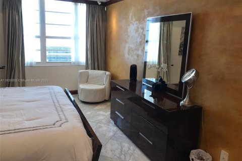 Condo in Miami Beach, Florida, 1 bedroom  № 1940729 - photo 20