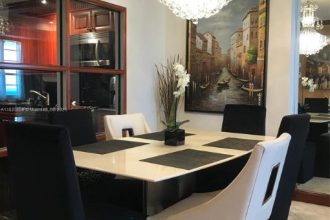 Condo in Miami Beach, Florida, 1 bedroom  № 1940729 - photo 12