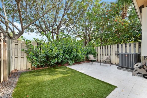 Touwnhouse à vendre à Miami, Floride: 3 chambres, 138.52 m2 № 1996962 - photo 18