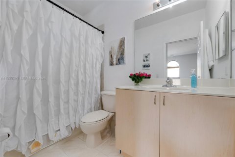 Touwnhouse à vendre à Miami, Floride: 3 chambres, 138.52 m2 № 1996962 - photo 15