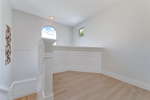 Touwnhouse à vendre à Miami, Floride: 3 chambres, 138.52 m2 № 1996962 - photo 16