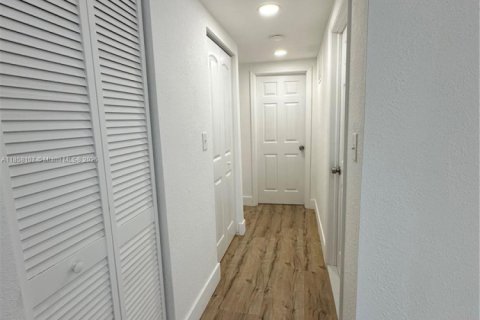 Immobilier commercial à vendre à Miami, Floride: 280.66 m2 № 1889038 - photo 10