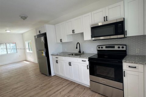 Immobilier commercial à vendre à Miami, Floride: 280.66 m2 № 1889038 - photo 4