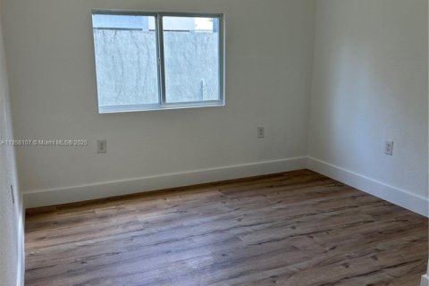 Immobilier commercial à vendre à Miami, Floride: 280.66 m2 № 1889038 - photo 12