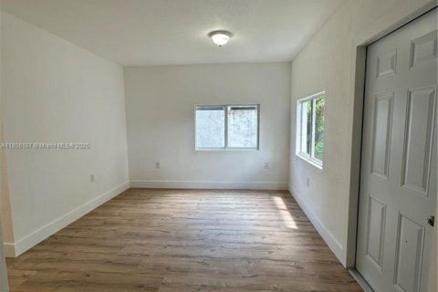 Immobilier commercial à vendre à Miami, Floride: 280.66 m2 № 1889038 - photo 8