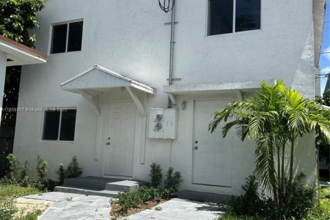 Immobilier commercial à vendre à Miami, Floride: 280.66 m2 № 1889038 - photo 2