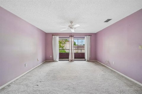 Condo in Saint Petersburg, Florida, 2 bedrooms № 2157914 - photo 11