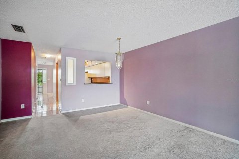 Condo in Saint Petersburg, Florida, 2 bedrooms № 2157914 - photo 7