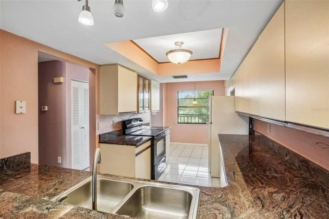 Condo in Saint Petersburg, Florida, 2 bedrooms № 2157914 - photo 23