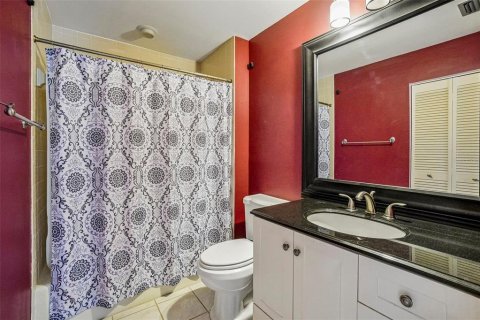 Condo in Saint Petersburg, Florida, 2 bedrooms № 2157914 - photo 24