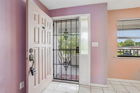 Condo in Saint Petersburg, Florida, 2 bedrooms № 2157914 - photo 6