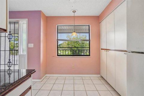 Condo in Saint Petersburg, Florida, 2 bedrooms № 2157914 - photo 19
