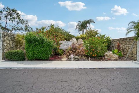 Condo in Saint Petersburg, Florida, 2 bedrooms № 2157914 - photo 2